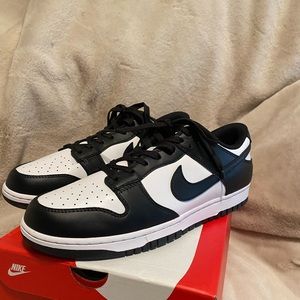 Men’s Nike Black/White Dunk Lows Size 11